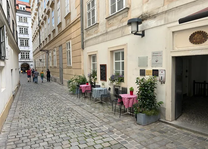 Appartement Hideaways - Boutique With Secret Courtyard Access Wenen