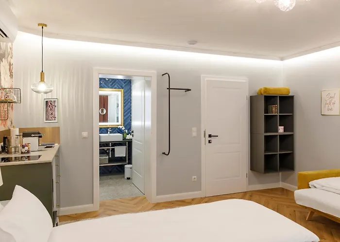 Appartement Hideaways - Boutique With Secret Courtyard Access Wenen